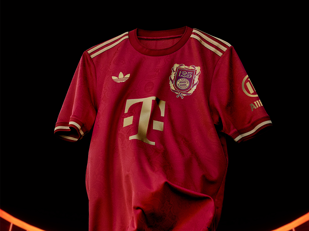 Jersey details 125 years: Badge, Flock & Logo | FC Bayern Munich Store