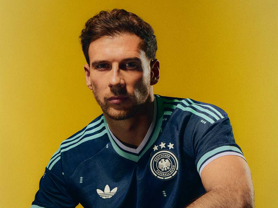 4_3_0003_251111_adidas_wc26_fed_kits_away_15_goretzka_portrait_jersey_spotlight_4886