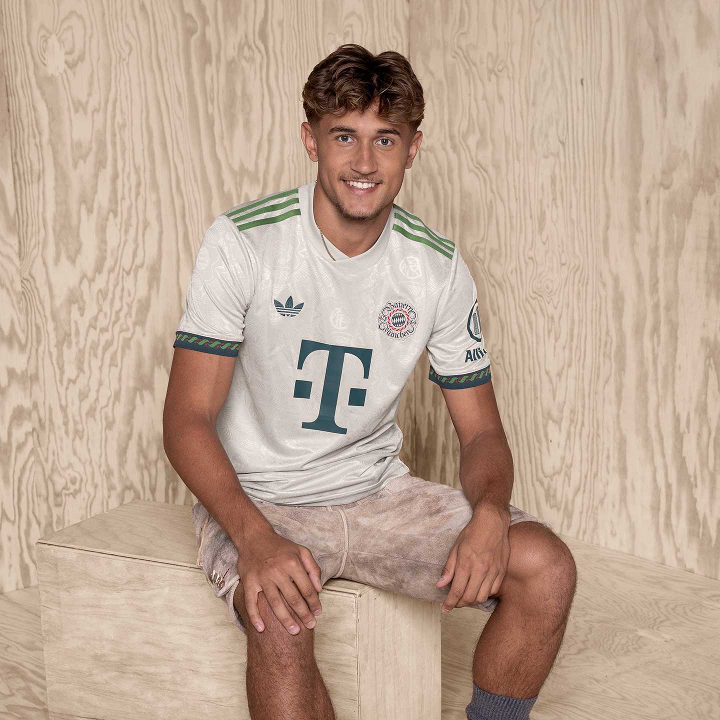 FC Bayern Munich Store: Official US & Global Bayern Shop