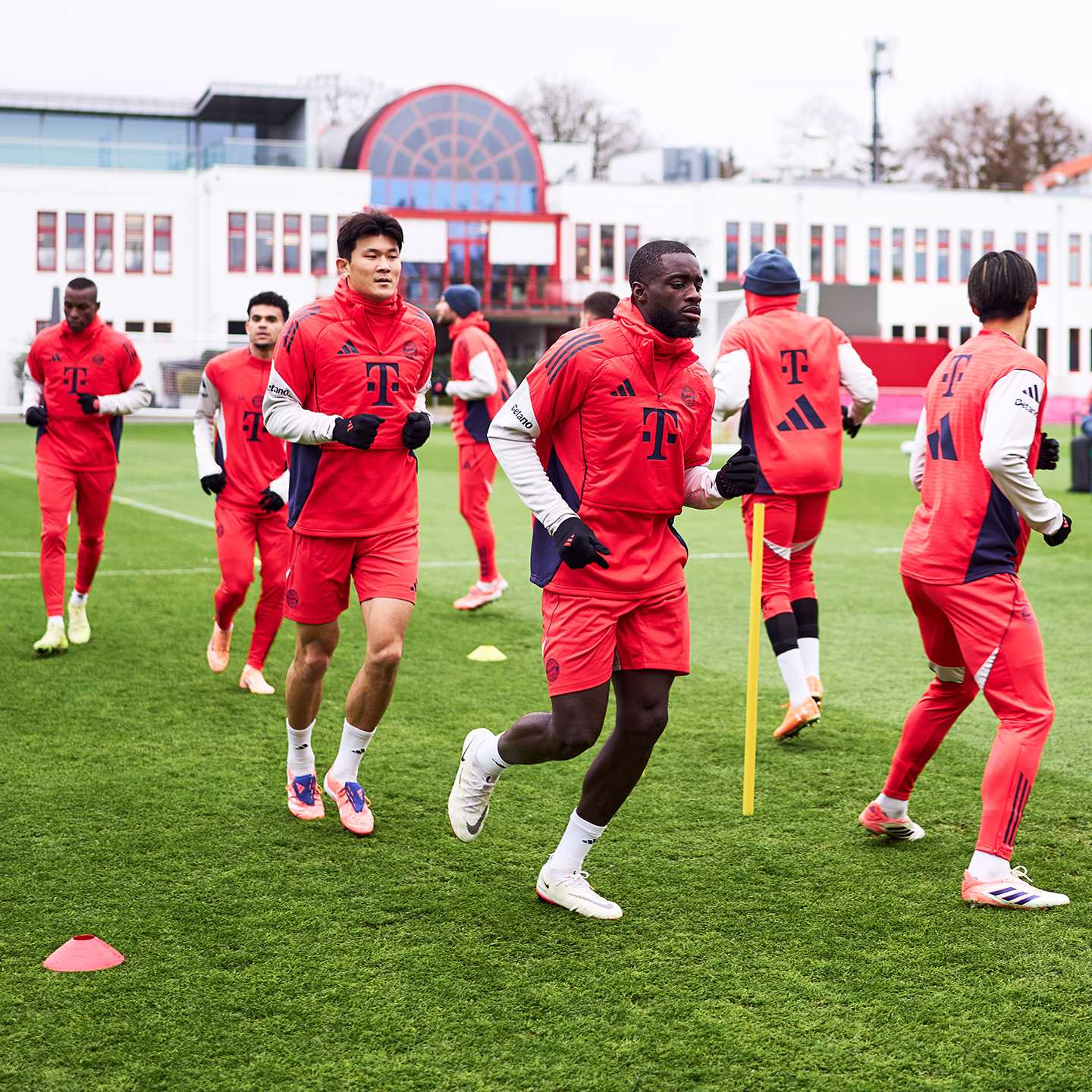 FC Bayern Munich Store: Official US & Global Bayern Shop