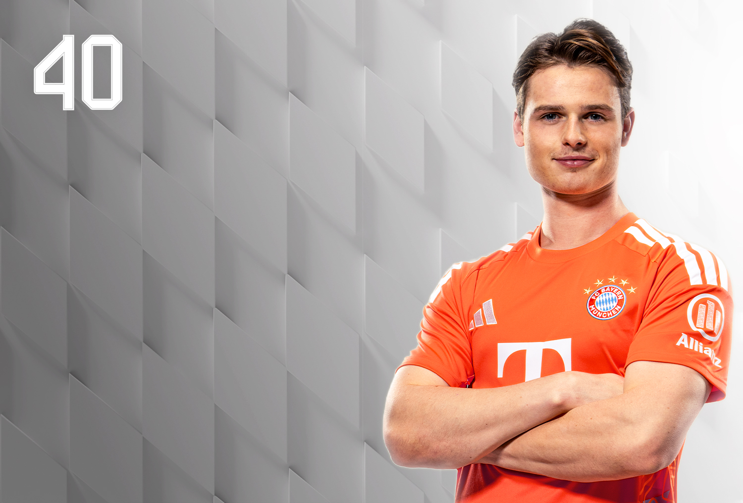 Jonas Urbig Jersey | Number 40 in the FC Bayern Store