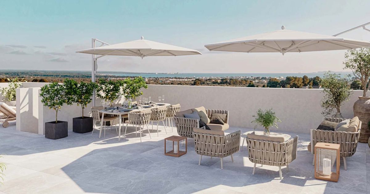 Dieses Neubau-Penthouse ist Teil einer exklusiven Anlage nahe der Küste von Sa Rapita und überzeugt mit einer großzügigen Dachterrasse...