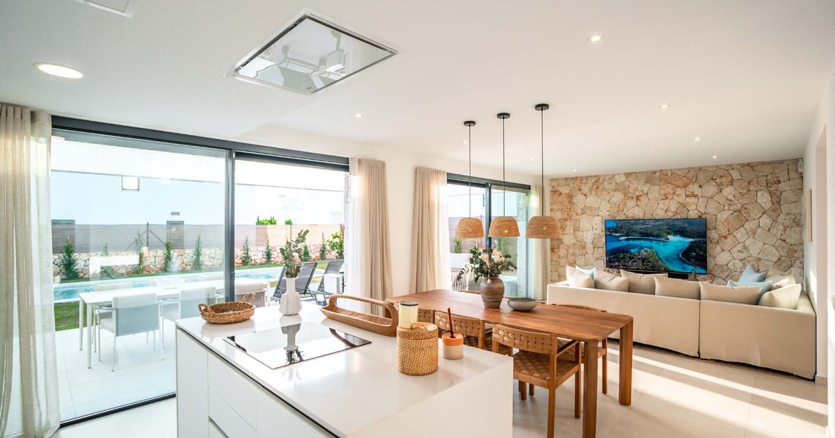 Sunshine Retreat IV - Image 1