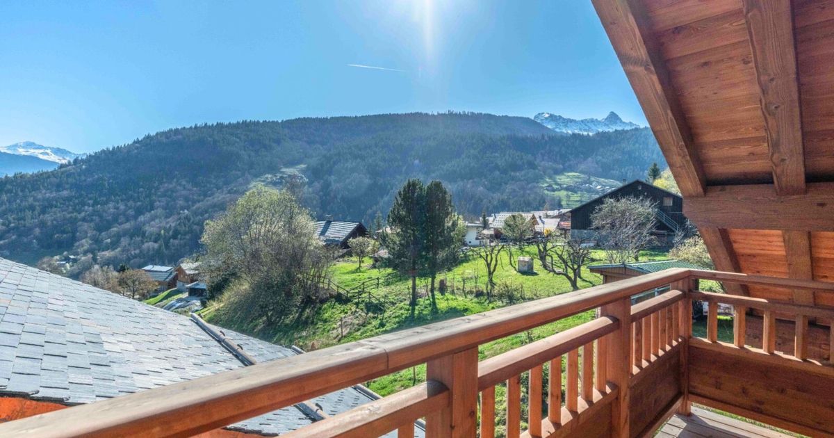 Penthouse Les Allues - Image 1