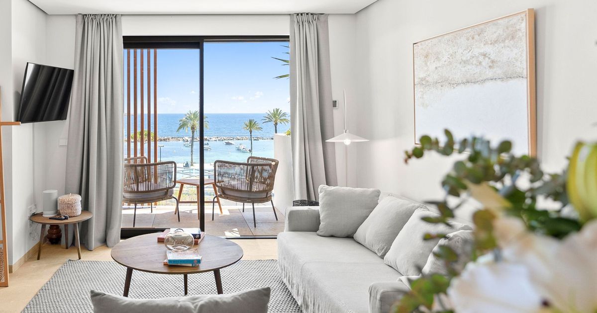 Luxurious Apartment with Wellness and Sea View in Hippiements - Image 1