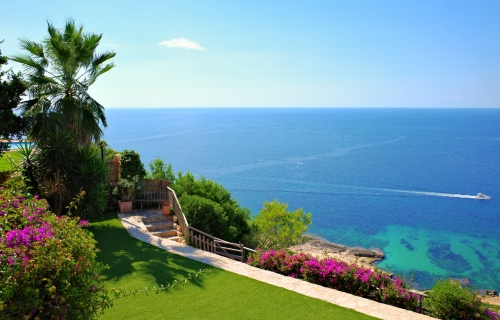 MYNE - Luxurious Mediterranean villa in the first sea line with