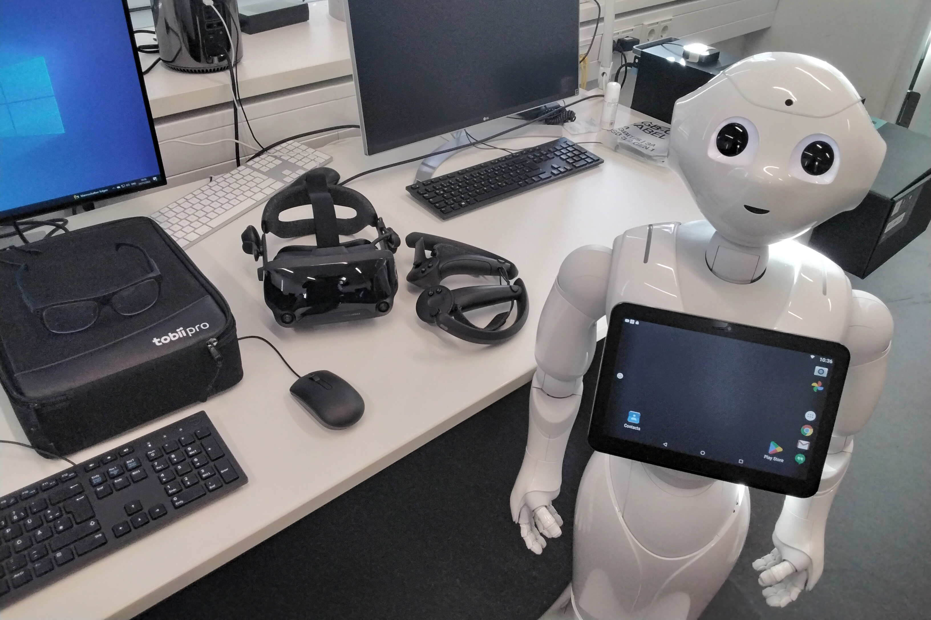 自然なヒューマンマシンインタラクションの開発 | トビー - Tobii