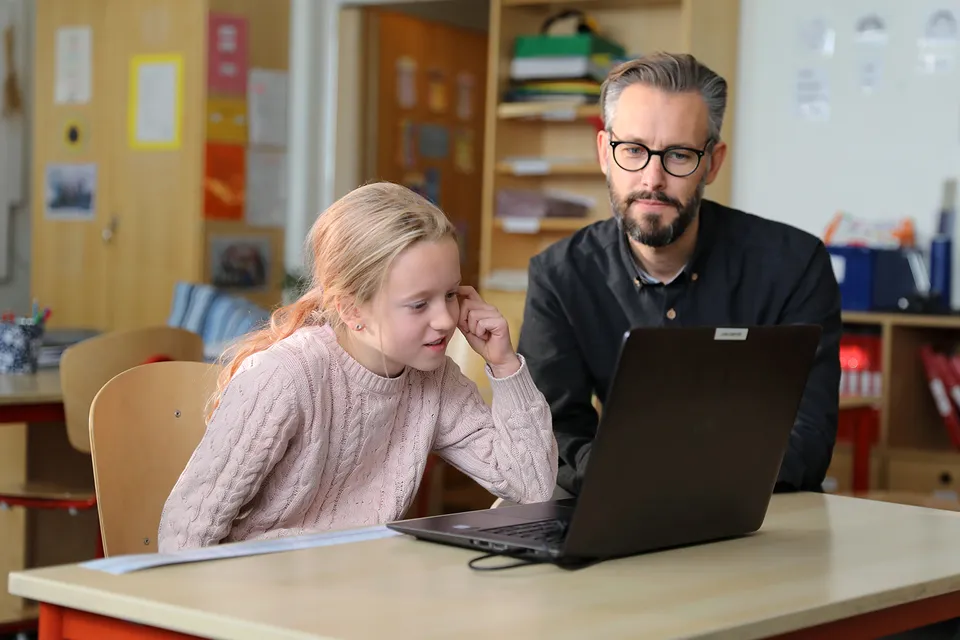 Screen-based for the field