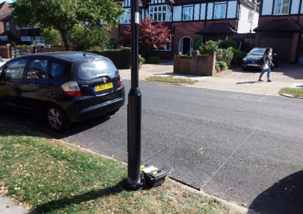 Device position next to the road.