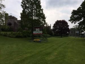 A mobile traffic sign 'Big Weekend'