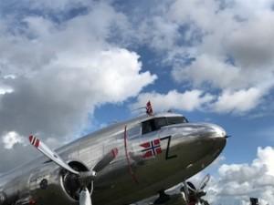 A plane on a cloudy day