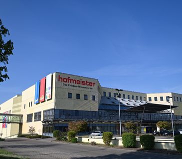 Einrichtungshaus für Möbel und Küchen mit Parkplatz