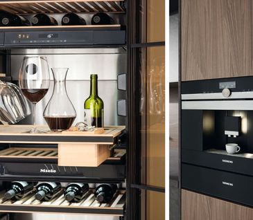 Collage aus einem Weinkühlschrank und einem eingebauten Kaffeevollautomaten
