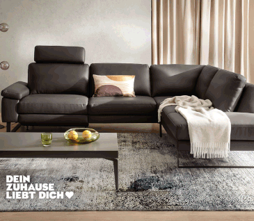 Dunkelbraunes Ledersofa mit Herz-Waage-Funktion in elegantem Esszimmer.