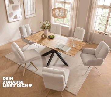 Modernes Esszimmer mit ausziehbarem Esstisch und beigen Esszimmerstühlen.