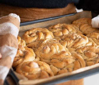 Von Nicole Zweig selbstgebackene Schnecken auf einem Backblech