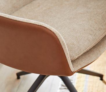 Materialmix-Wohnideen für Ihr Zuhause entdecken Nahaufnahme Polsterstuhl mit Leder & Stoff