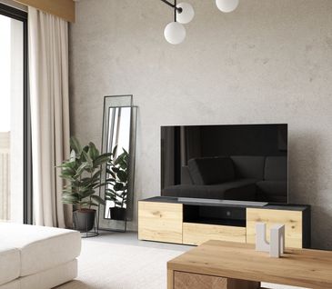 Helles Wohnzimmer im Japandi-Stil mit weißem Ecksofa, Couchtisch und Lowboard mit Fernseher.