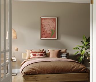 Modernes Schlafzimmers, eingerichtet in Erdtönen.