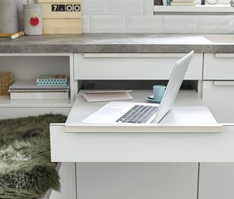 Ess- oder Arbeitsplatz integriert in Küchenschublade.