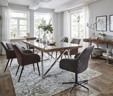 Esstisch aus Recyclingholz mit Glasplatte