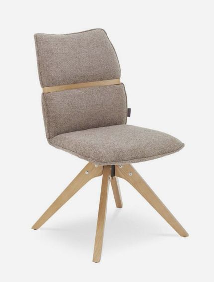 Esszimmerstuhl mit braunem Stoffbezug und Holzgestell.