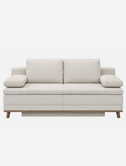 Beiges Schlafsofa mit Holzfüßen.