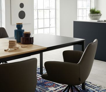 Zweifarbiger Esstisch