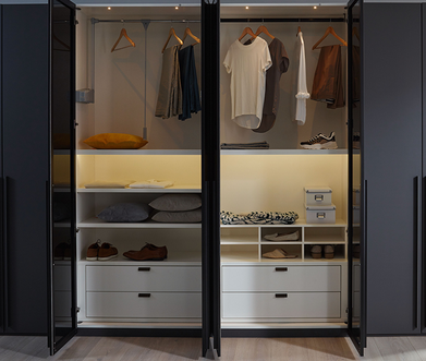 Kleiderschrank Cilento von contur geöffnet