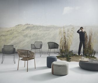 Design Gartenstühle in modernem Set-Up.