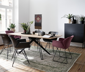 Armlehnstühle Tooon von Raum.Freunde um Esstisch