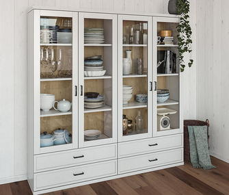 Weiße Vitrine mit Geschirr Weiße Vitrine mit Geschirr