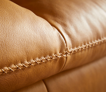 Detailansicht von Naht eines Ledersofas