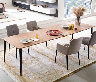 Langer Esstisch von Raum.Freunde