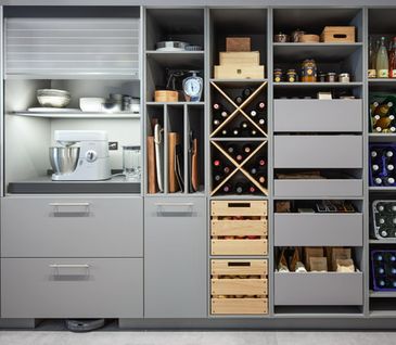 Stauraum für Flaschen, Getränke, Lebensmittel und Elektro-Kleingeräte