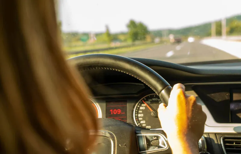 100 € d'aide carburant pour les indépendants grands rouleurs : comment en profiter ?