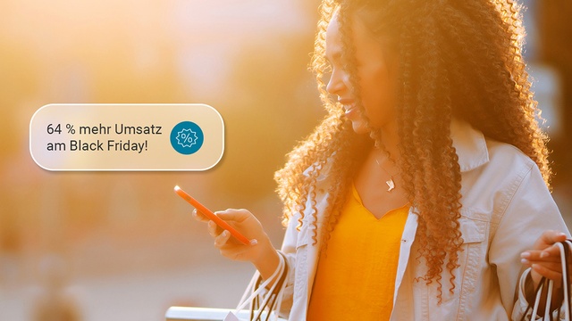 LINK Mobility - Frau erhält Black Friday Deal als mobile Nachricht