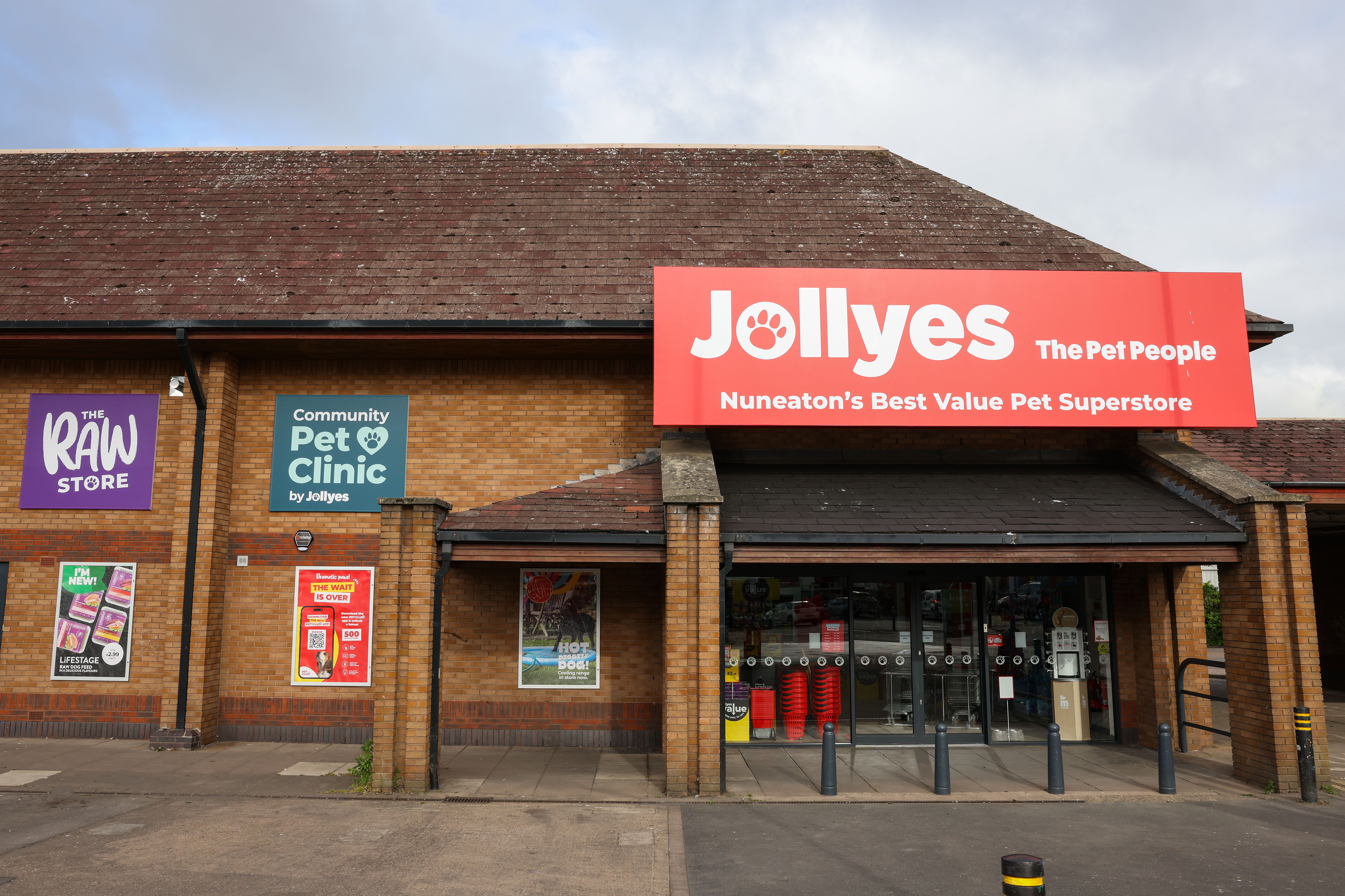 Jollyes Nuneaton | Pet Shop & Supply Store in Nuneaton