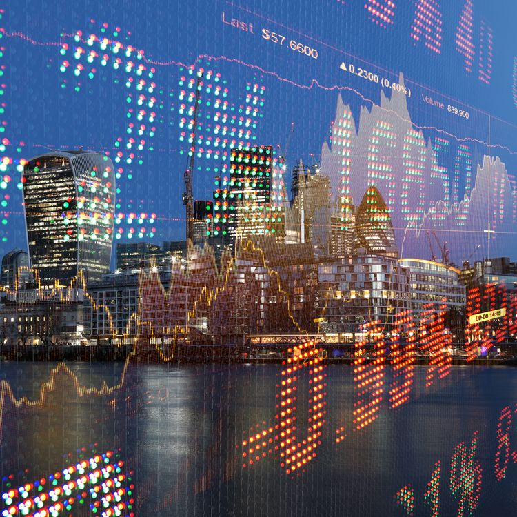 Börsen Diagramm mit Skyline im Hintergrund