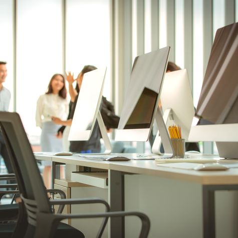 Macs auf Schreibtisch