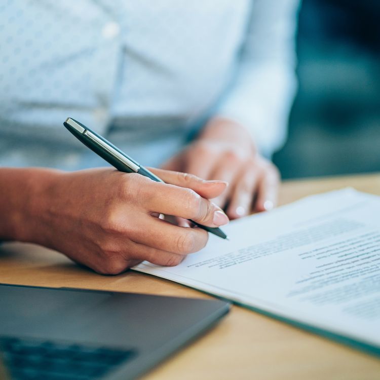 Vertrag unterschreiben