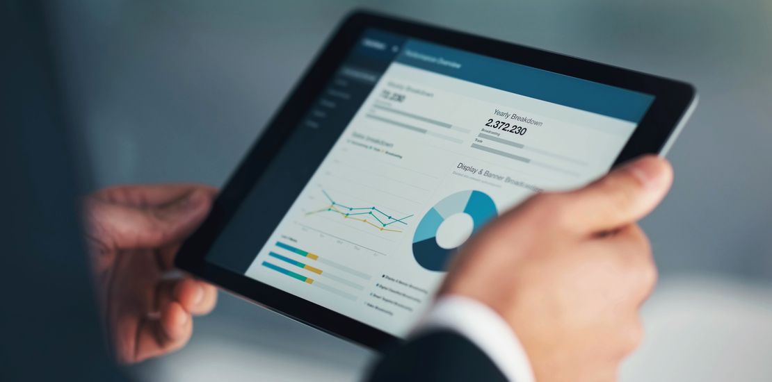 Tablet mit Diagrammen