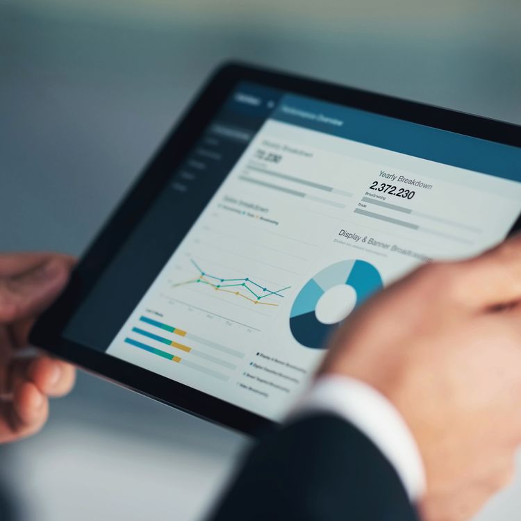 Tablet mit Diagrammen