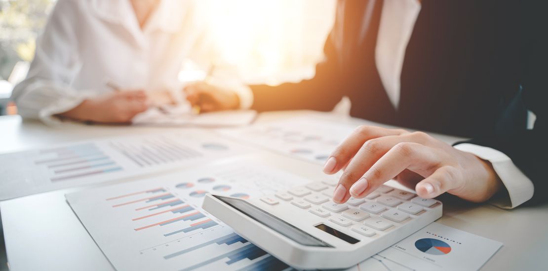 Die Finanziers berechnen für ihre Kunden Steuern