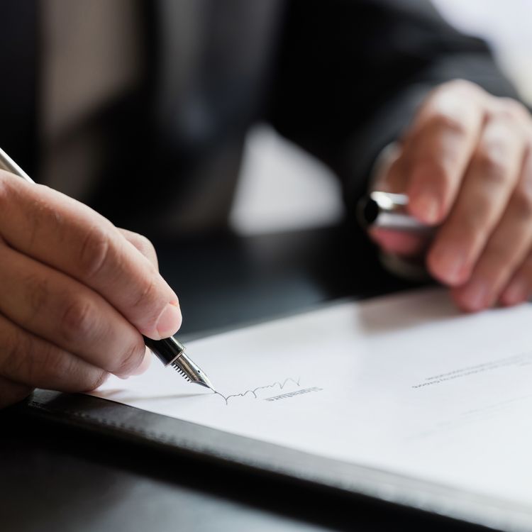 Vertrag wird unterzeichnet