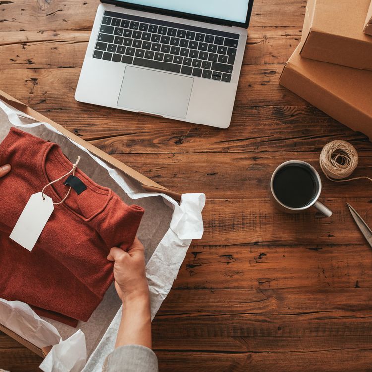 Kleindung wird verpackt