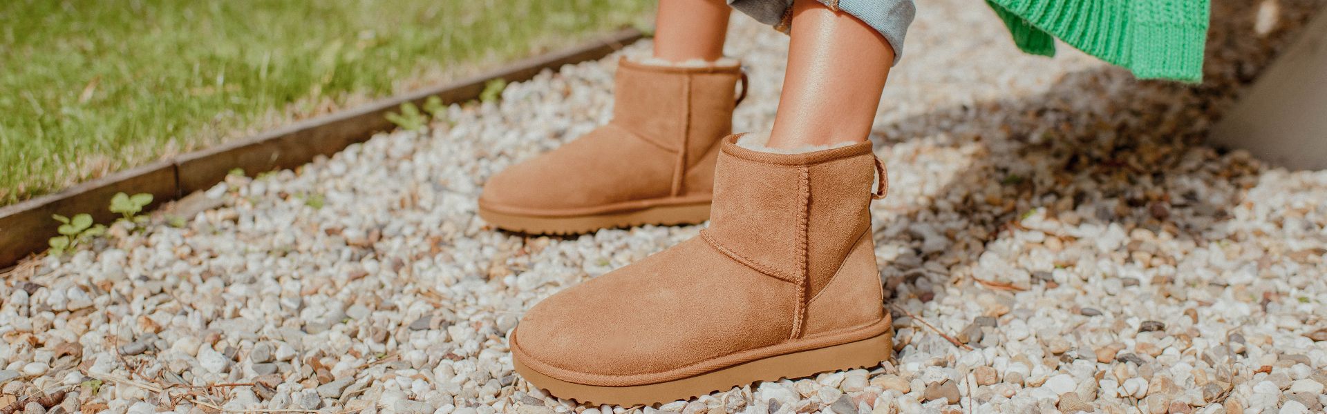 UGG Classic Mini boots in chestnut op grind