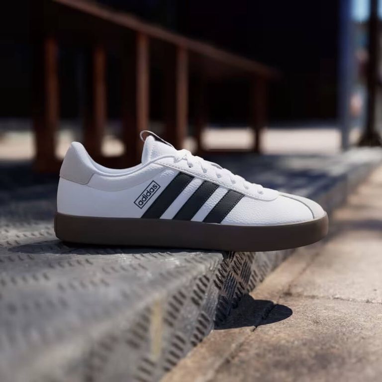 Witte Adidas VL Court 3.0 vintage sneakers met donkerbruine gumzool