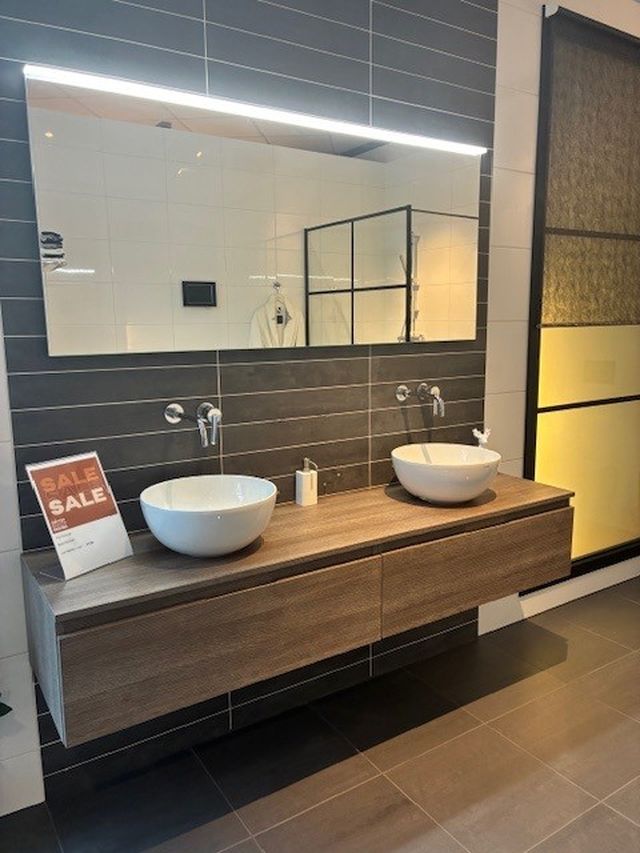 Badmeubel 180 breed compleet met waskommen Badmeubel 180 breed compleet met waskommen