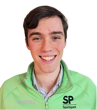 headshot of erik smiling at camera